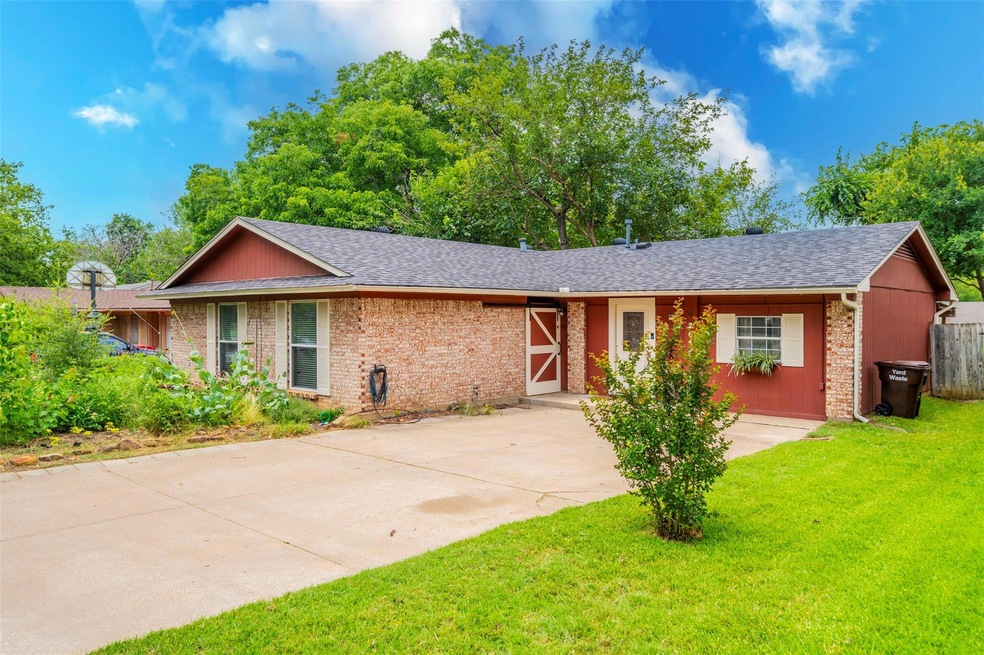 2018 Westwood Dr, Denton, TX 76205 - photo 1