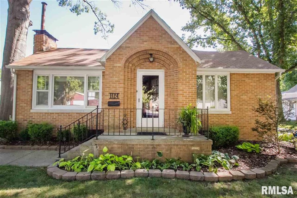 1124 Clinton St, Lincoln, IL 62656 - photo 1