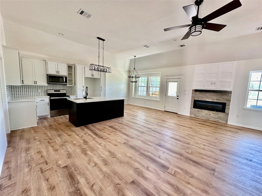 3818 N White Tail Dr, Granbury, TX 76049 - photo 1