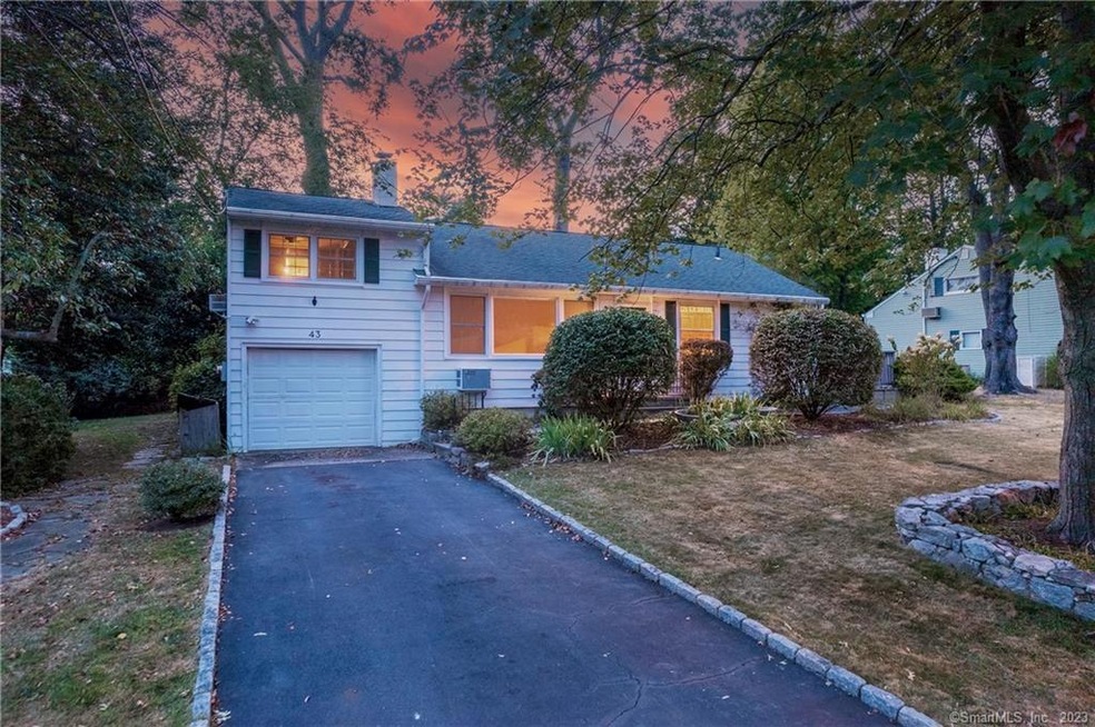 43 Kenilworth Dr E, Stamford, CT 06902 - photo 1