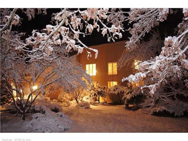 105 Buckingham Dr, Glastonbury, CT 06033 - photo 1