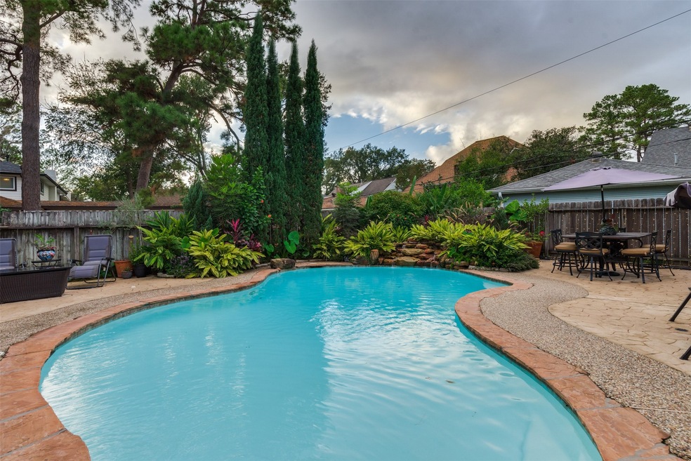 5038 Oak Shadows Dr, Houston, TX 77091 - photo 1