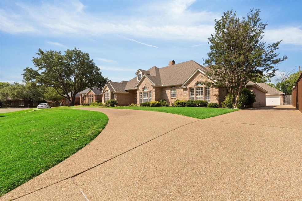 608 Stoneridge Ct, Cleburne, TX 76033 - photo 1