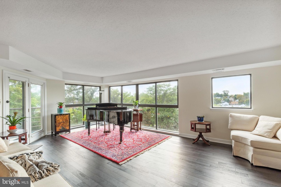 1040 Deer Ridge Dr unit 300, Baltimore, MD 21210 - photo 1