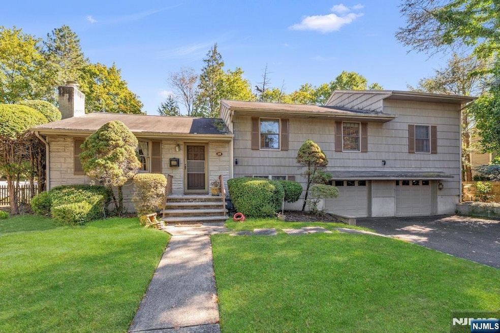 Pending $799,900 • Co-Listing Agent