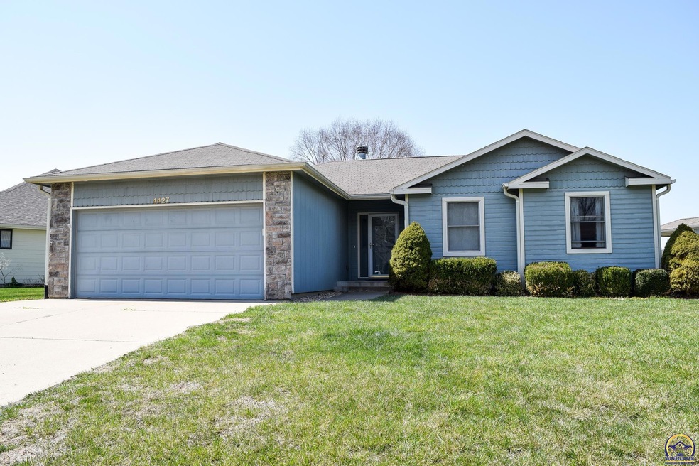 4427 SW Colly Creek Dr, Topeka, KS 66610 - photo 1