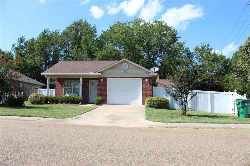 1002 Jordan Ln, Texarkana, TX 75503 - photo 1