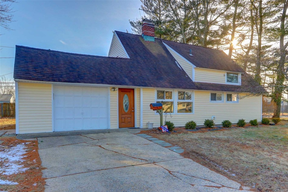 57 Sprucewood Dr, Levittown, NY 11756 - photo 1