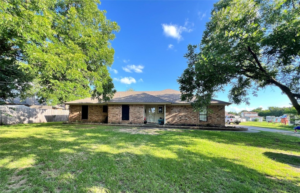 540 E 4th St, Joshua, TX 76058 - photo 1