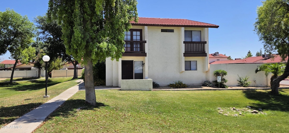 Front & Side Yard (1)