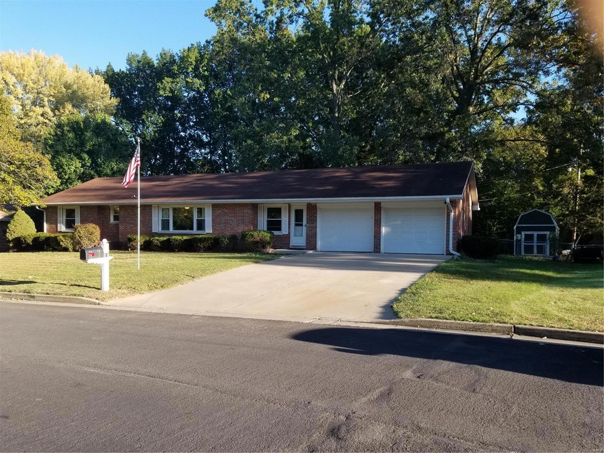 11Faye Ave... Full brick Home!!