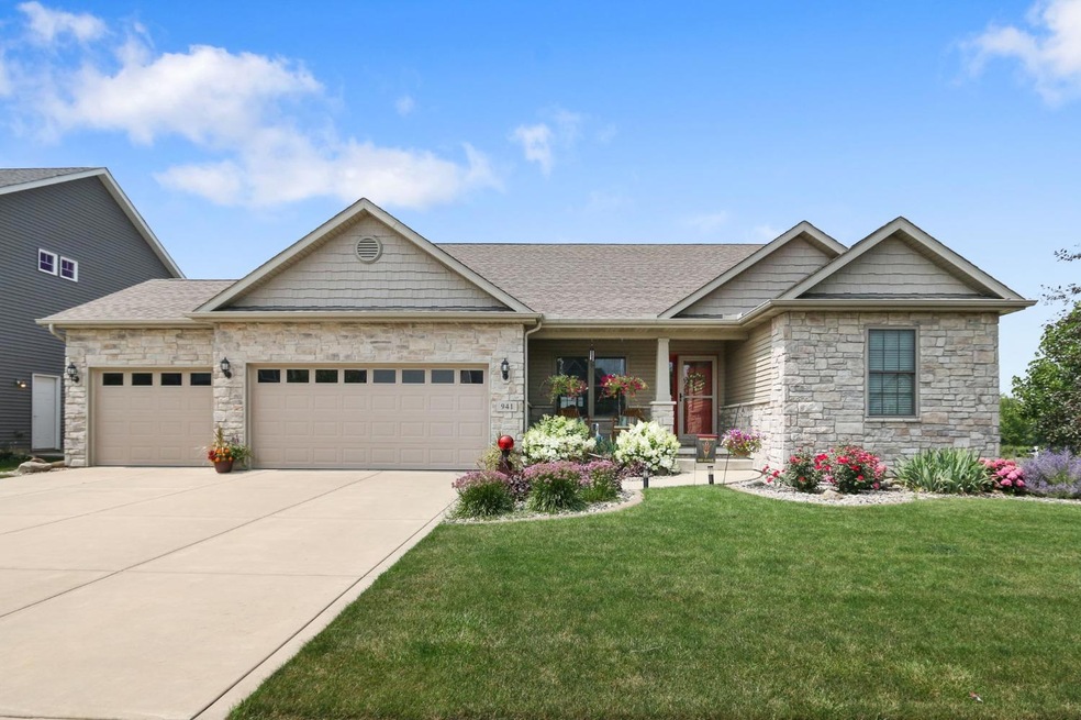 941 Highlands Dr, Crown Point, IN 46307 - photo 1