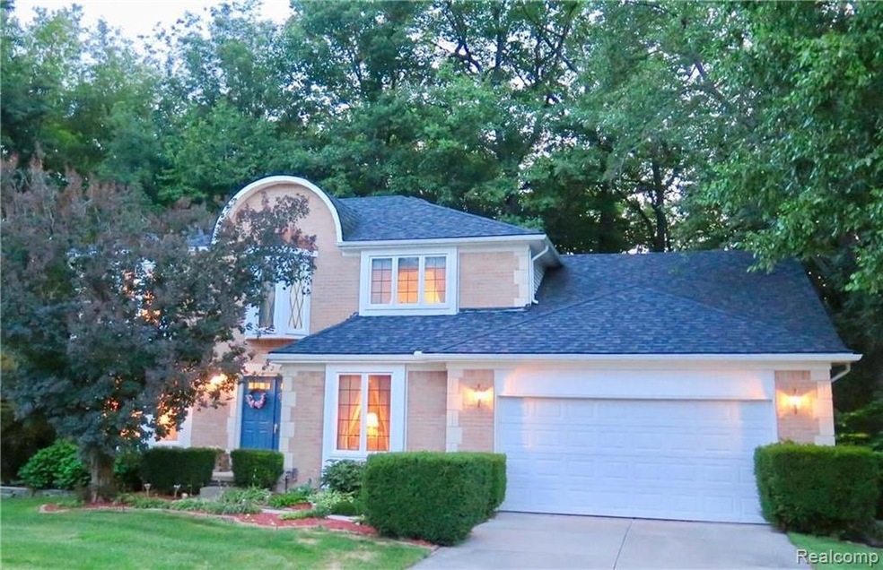 626 Shellbourne Dr, Rochester Hills, MI 48309 - photo 1