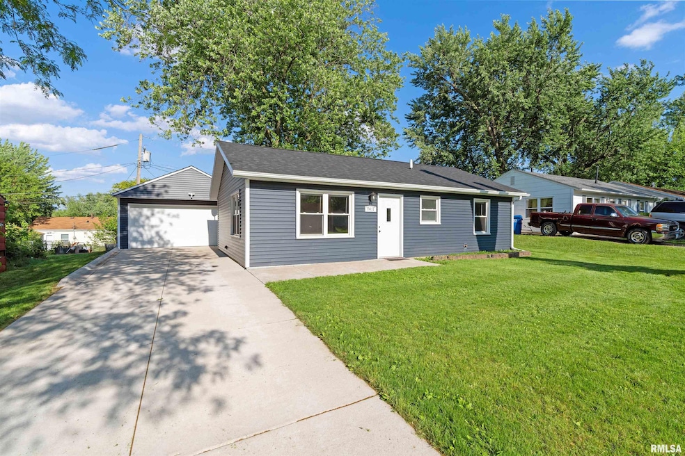 7411 Cedar St, Davenport, IA 52806 - photo 1