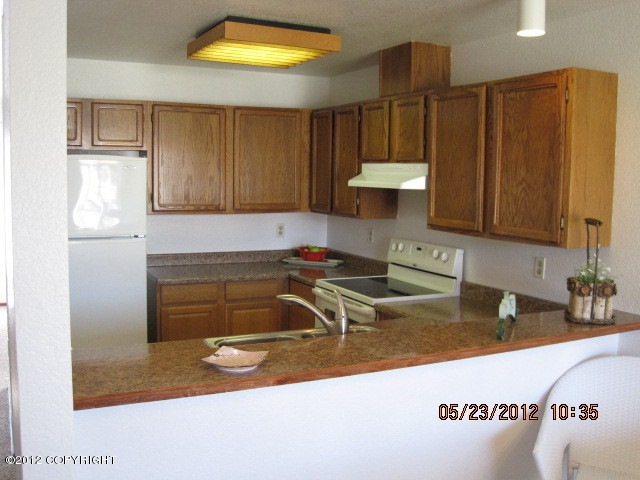 Large open kitchen with breakfast bar