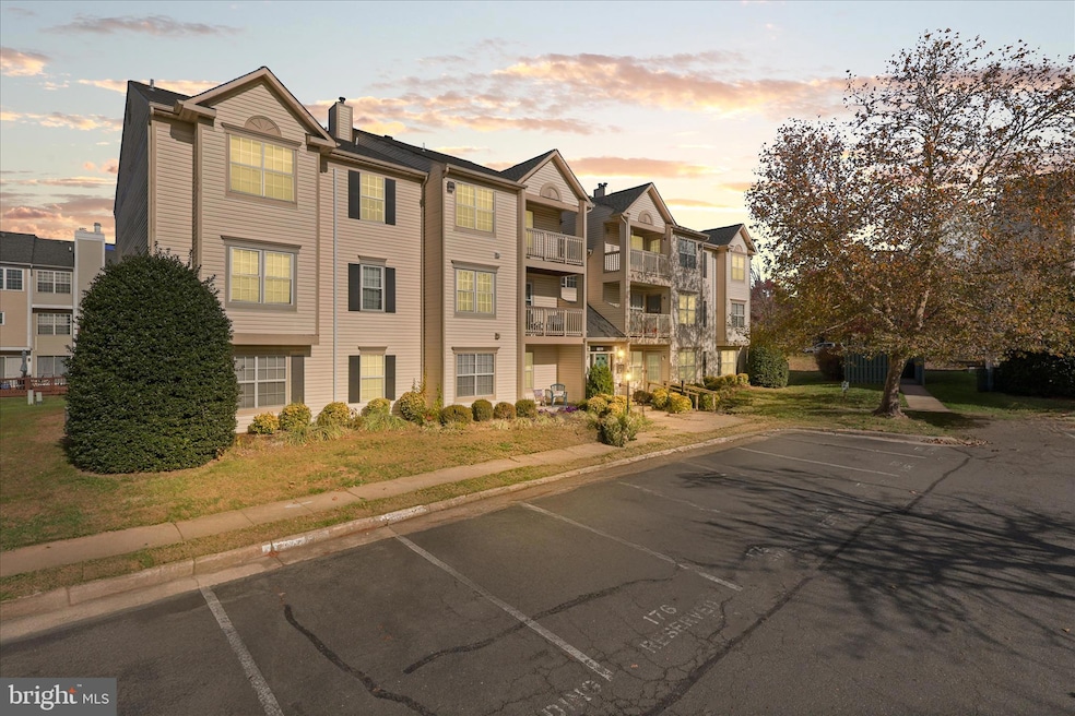 11002 Koman Cir unit 103, Manassas, VA 20109 - photo 1