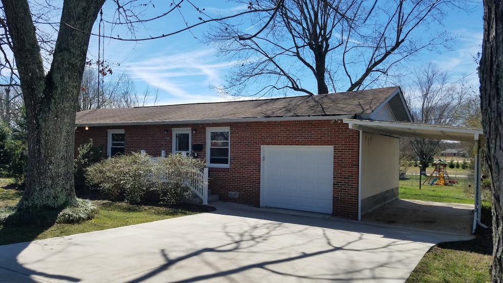 1504 Rogers Cir, Manchester, TN 37355 - photo 1