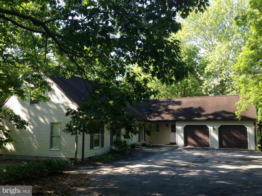 853 Comstock Dr, Shepherdstown, WV 25443 - photo 1