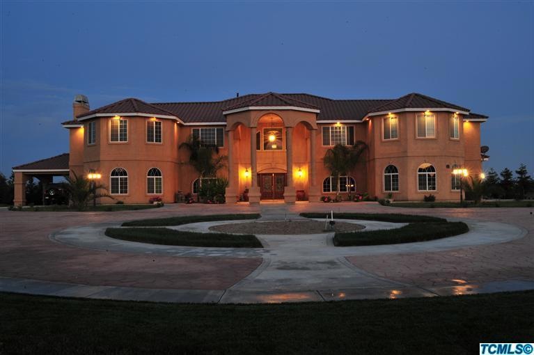 FRONT VIEW OF ESTATE