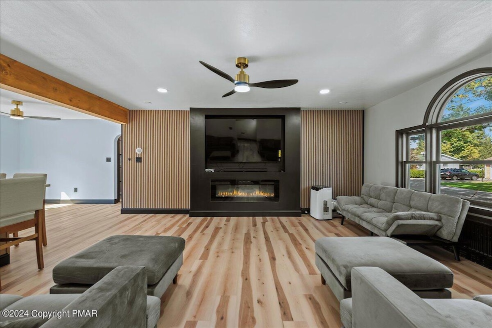 20-HomeView_Media-7137_Howell_Terr-#20