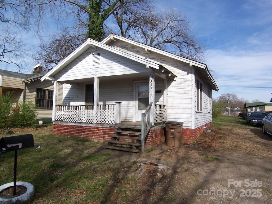 712 Douglas St, Shelby, NC 28150 - photo 1