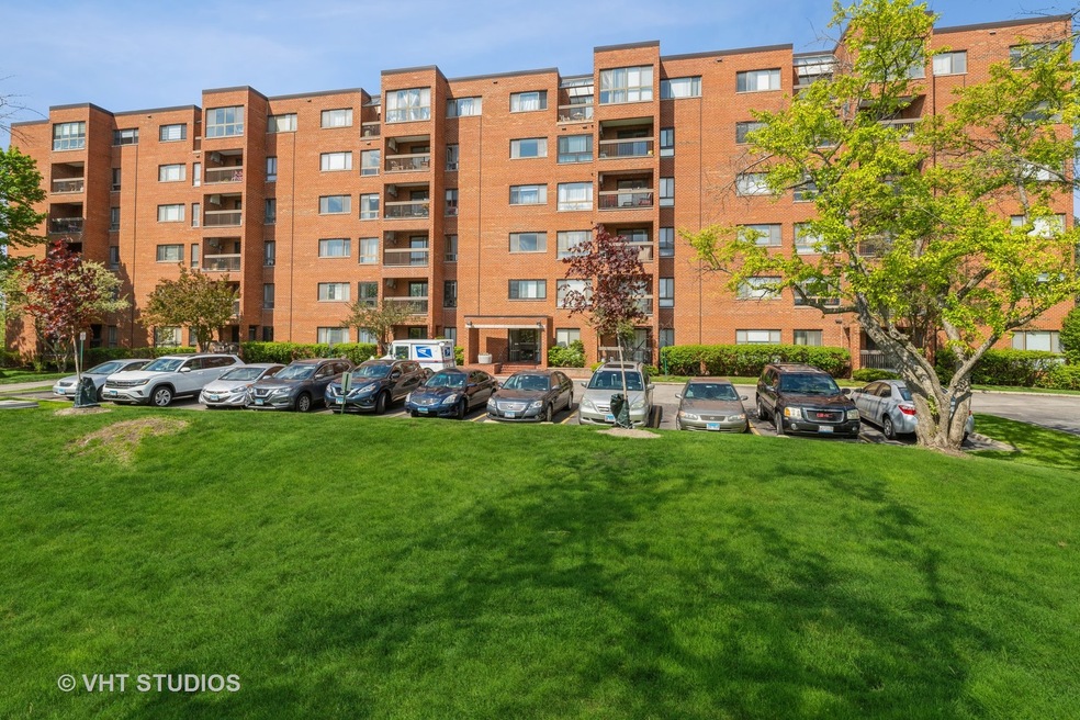 600 Naples Ct unit 101, Glenview, IL 60025 - photo 1