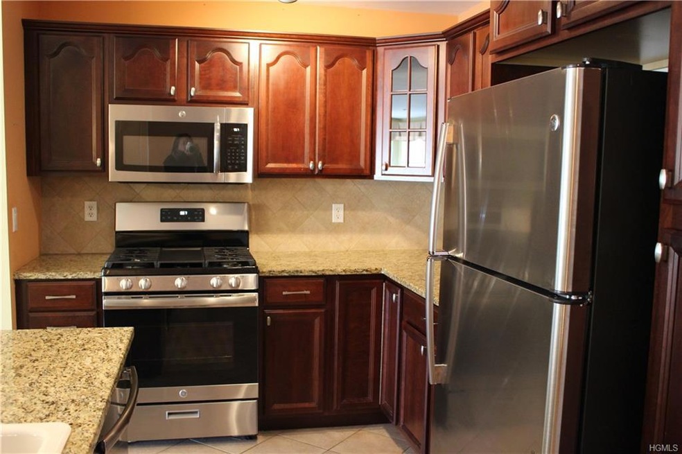 1123 Round Pointe Dr, Haverstraw, NY 10927 - photo 1