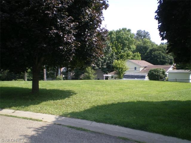 1810 Eagle Dr, Coshocton, OH 43812 - photo 1