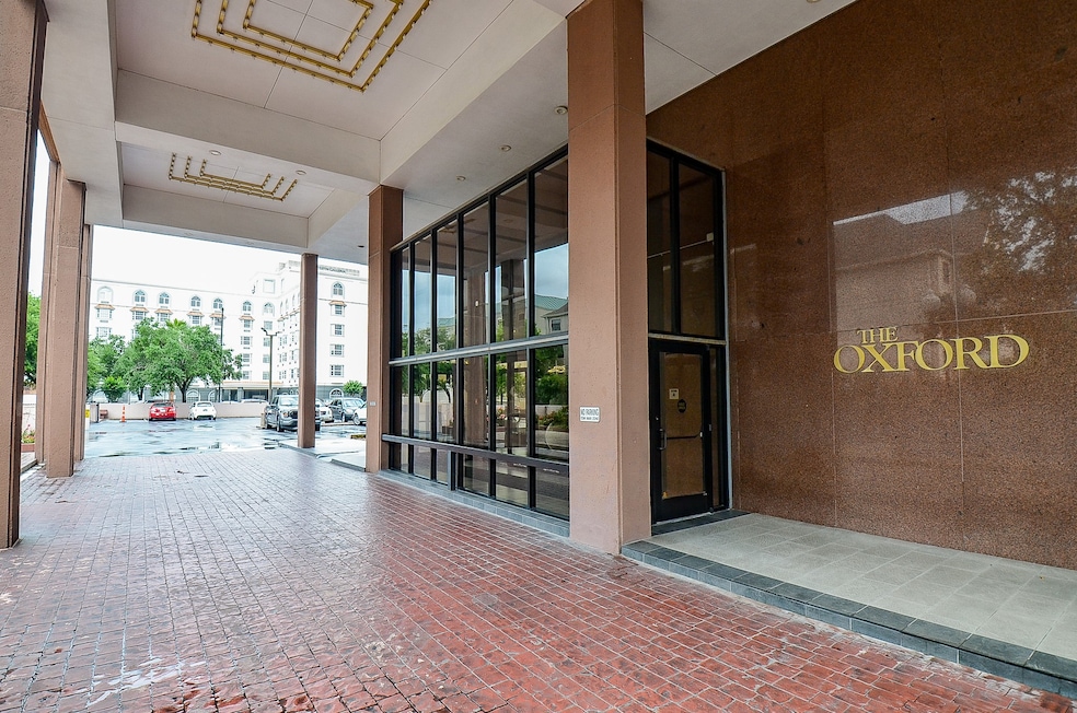 Recently updated, this sophisticated high-rise fea