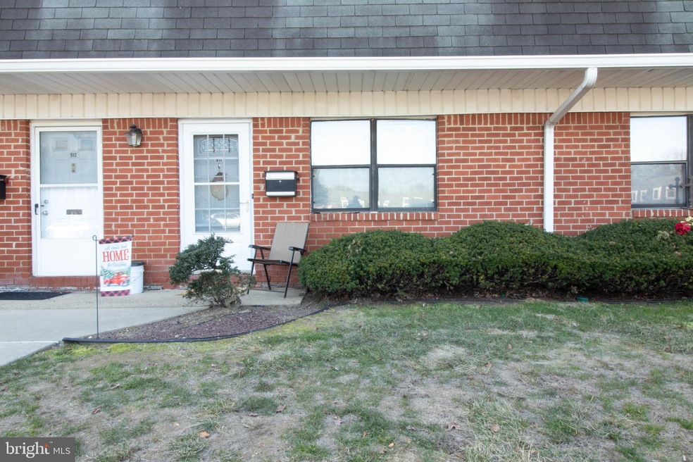 911 Silver Ct, Hamilton Square, NJ 08690 - photo 1