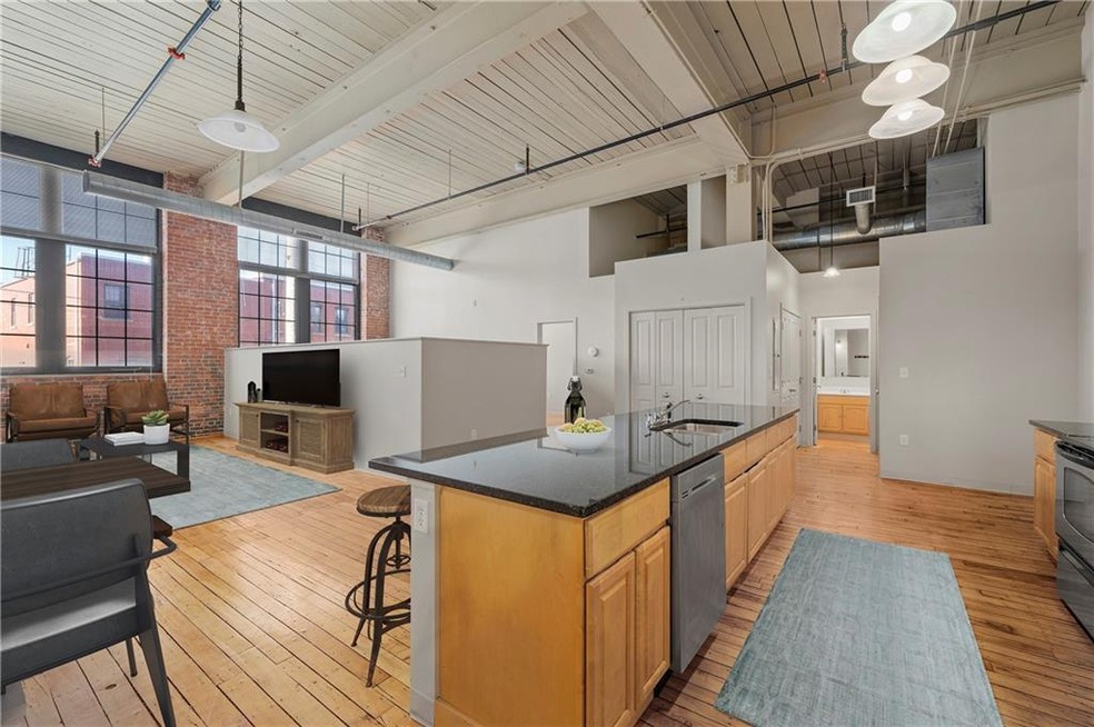 685 Social St unit 106, Woonsocket, RI 02895 - photo 1