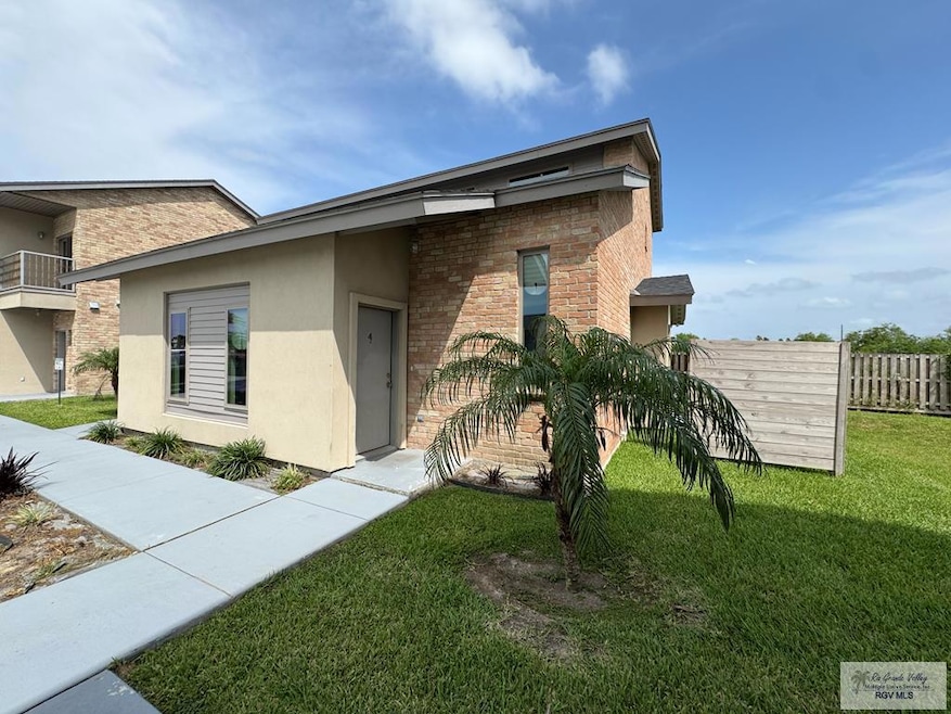 7100 Via Del Mar Cir unit D-8, Brownsville, TX 78521 - photo 1