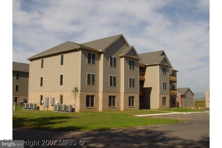 770 Bassett Dr unit 3D, Chambersburg, PA 17201 - photo 1