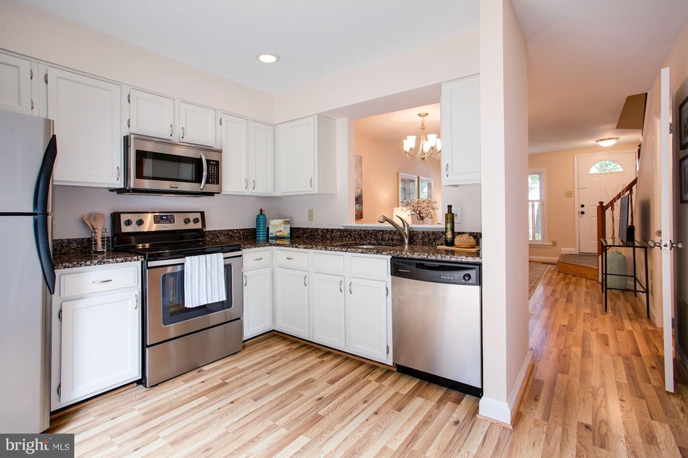 6322 Chimney Wood Ct, Alexandria, VA 22306 - photo 1