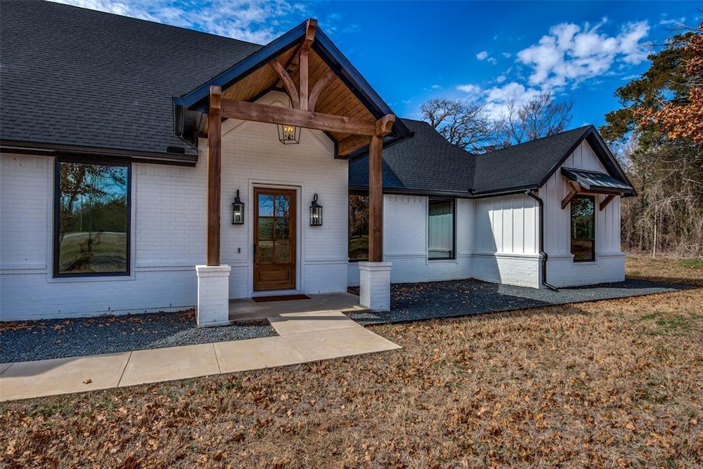2021 Custom built home with Douglas Fir beams, Har