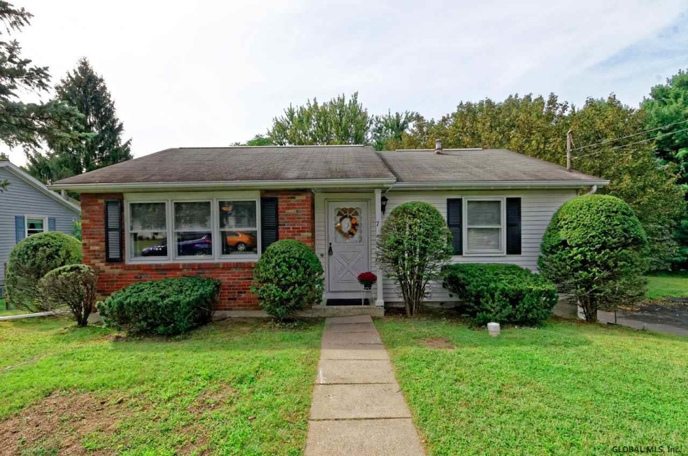 7 Wilde Dr, Troy, NY 12180 - photo 1