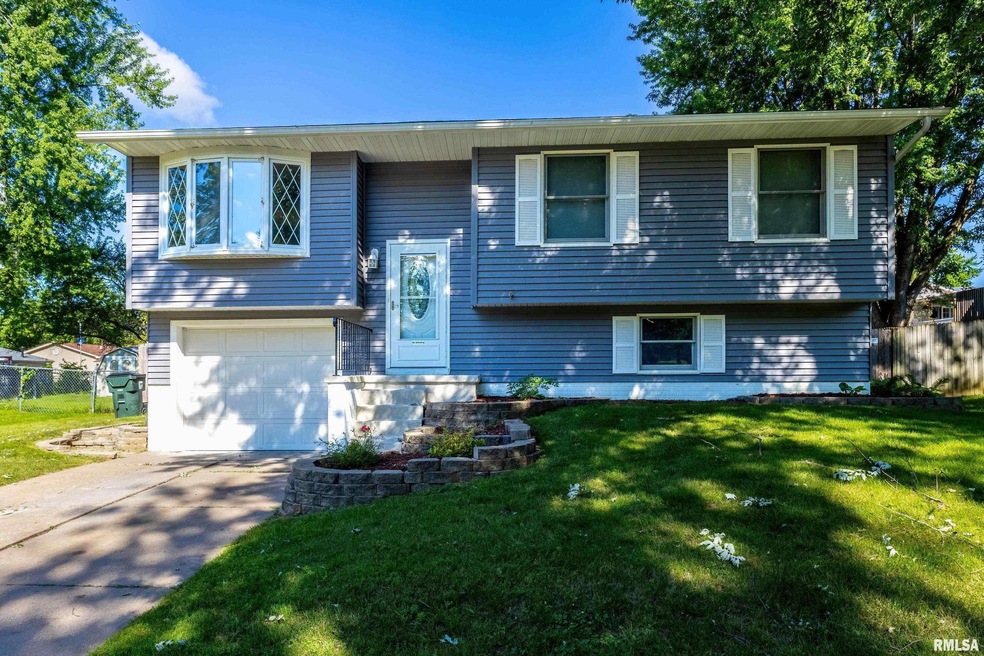 4718 N Sturdevant St, Davenport, IA 52806 - photo 1