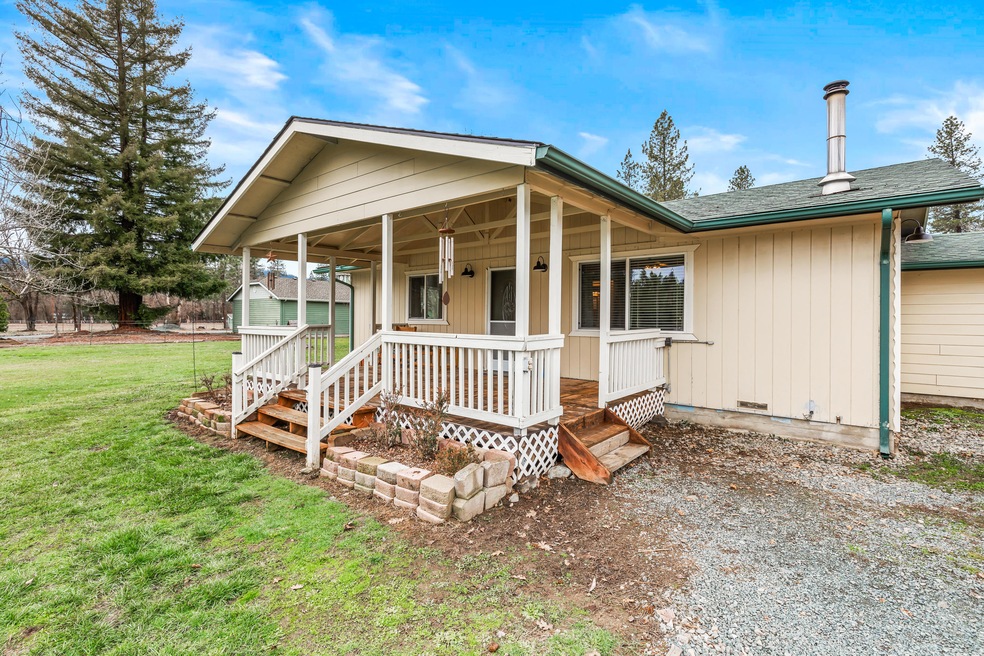 1392 Pleasant Creek Rd, Rogue River, OR 97537 - photo 1