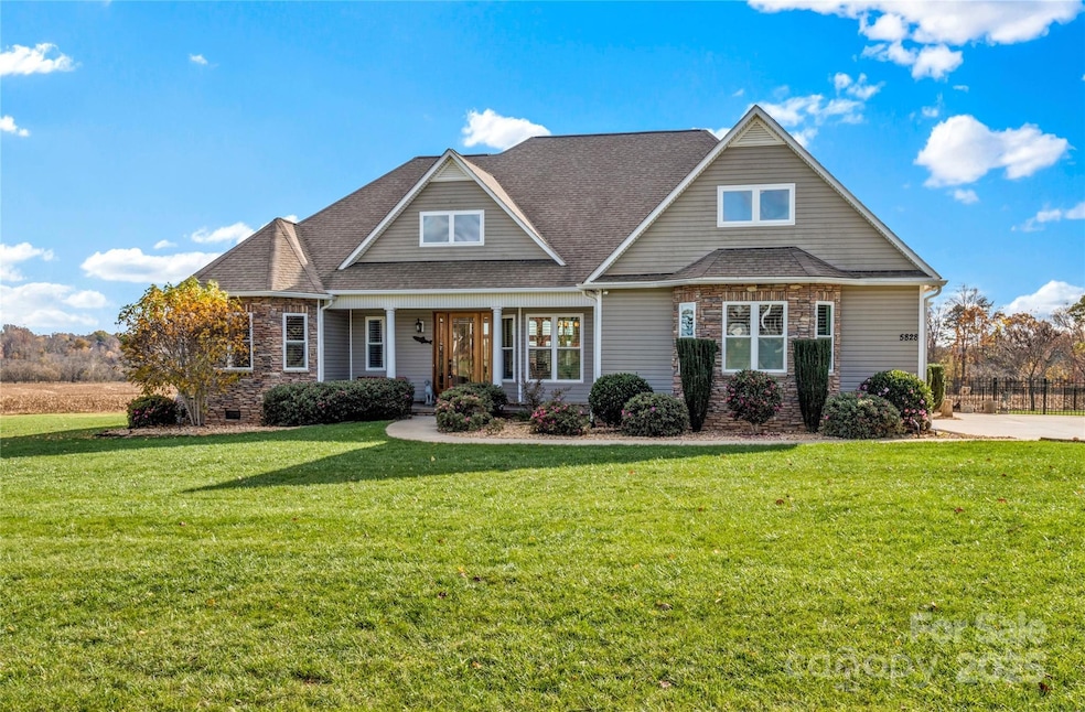 5828 Jordan Gate Dr, East Bend, NC 27018 - photo 1