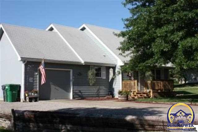 305 E 5th St, Hoyt, KS 66440 - photo 1