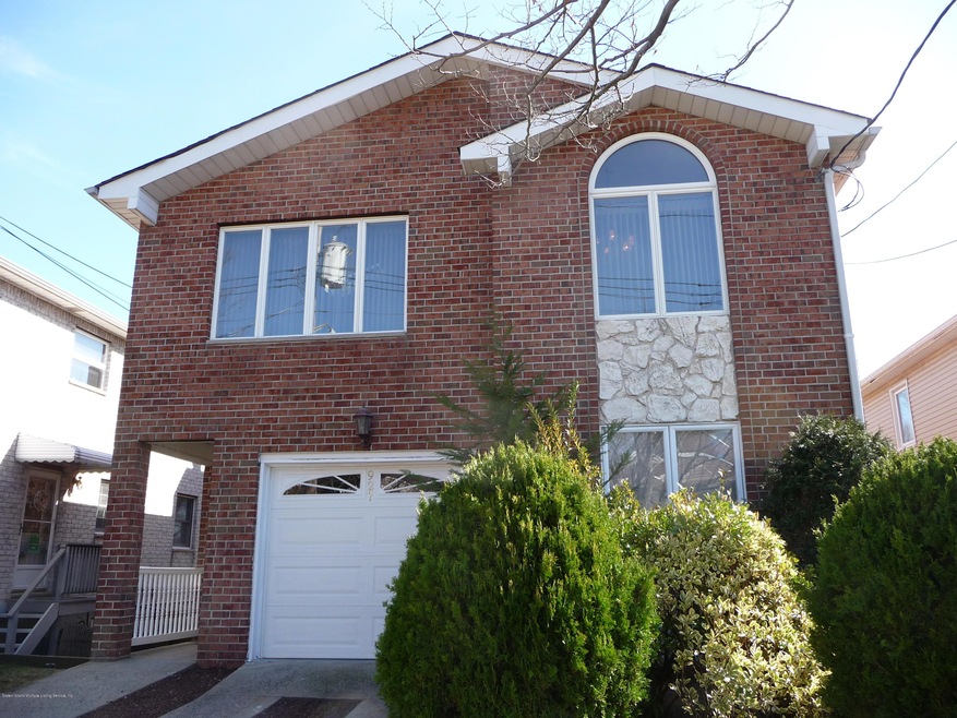 927 Bard Ave, Staten Island, NY 10301 - photo 1