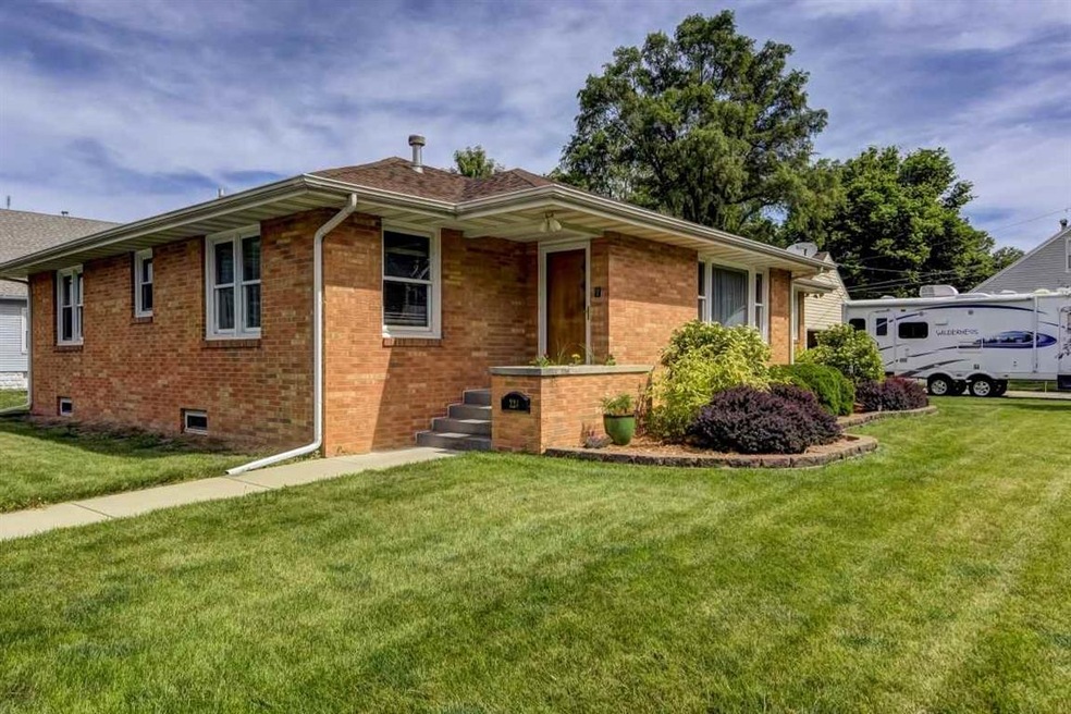 224 Wyatt Ave, Lincoln, IL 62656 - photo 1