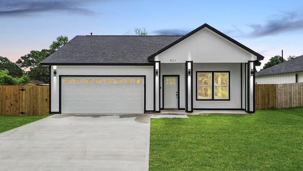 821 Empire St, El Campo, TX 77437 - photo 1