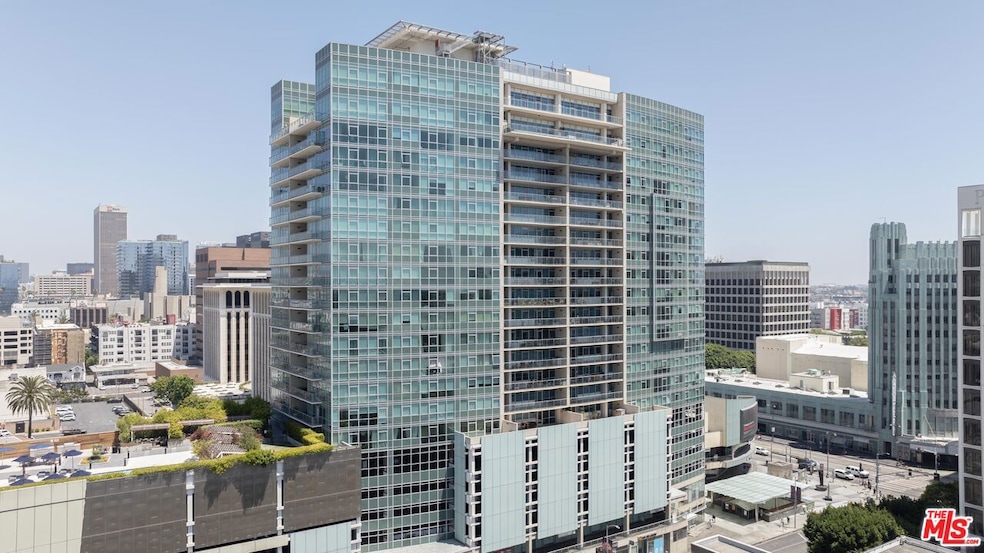 Solair unit 803, Los Angeles, CA 90010 - photo 1