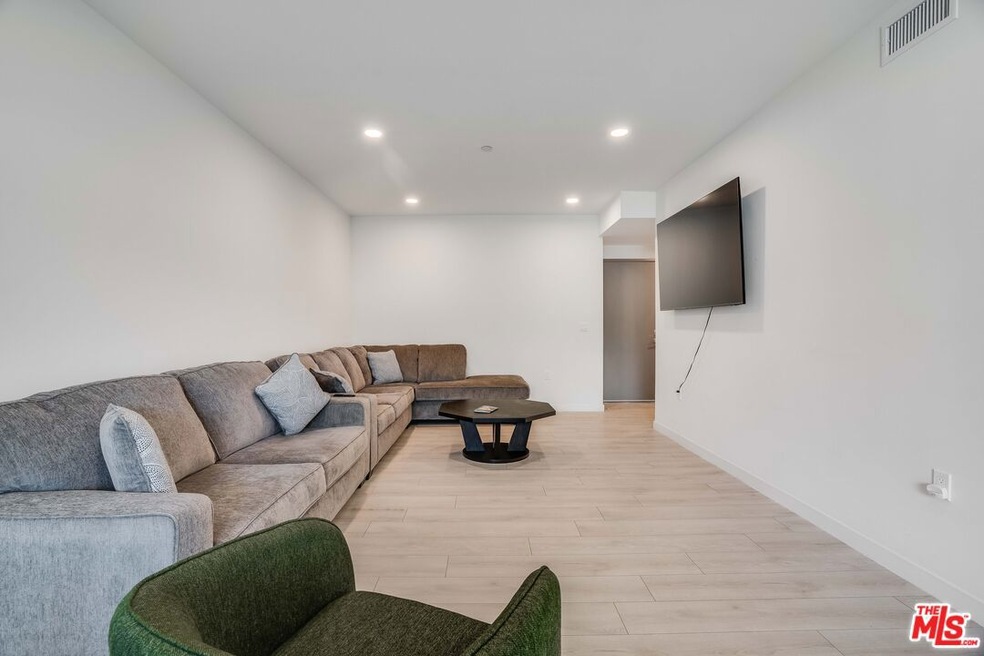 1021 S Shenandoah St unit 101, Los Angeles, CA 90035 - photo 1