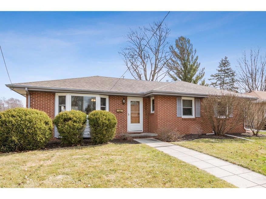 4033 Manor Ln, Des Moines, IA 50310 - photo 1