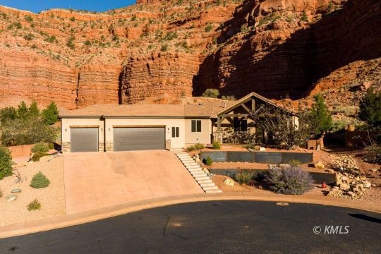 493 E Donner Cir, Kanab, UT 84741 - photo 1