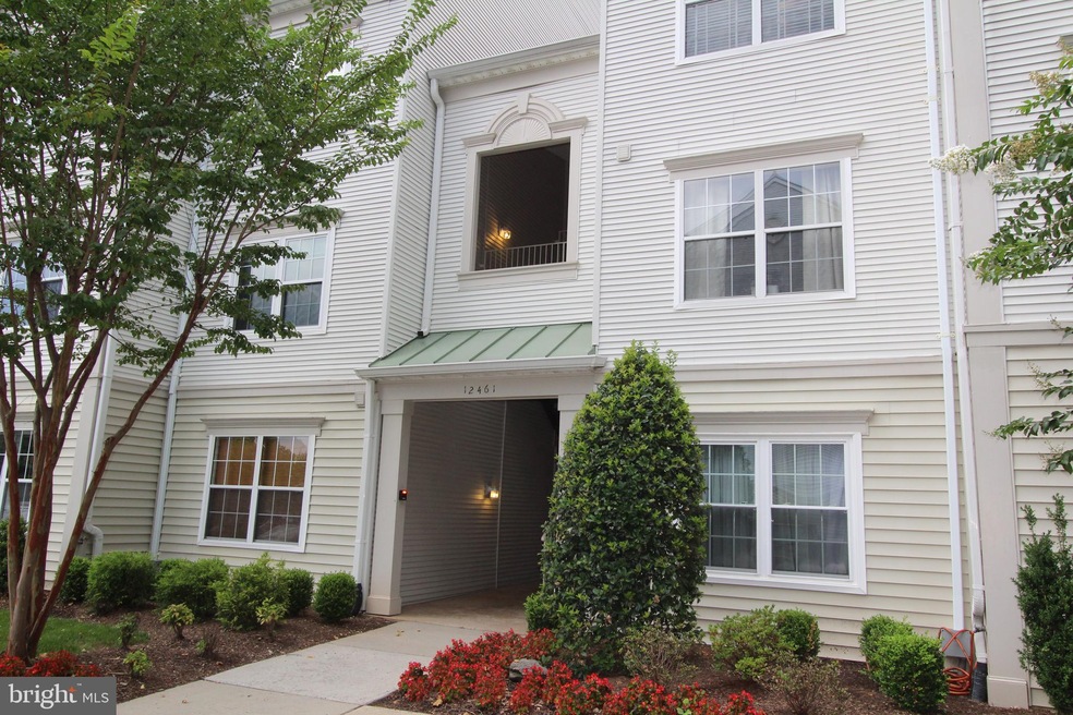 12461 Hayes Ct unit 201, Fairfax, VA 22033 - photo 1