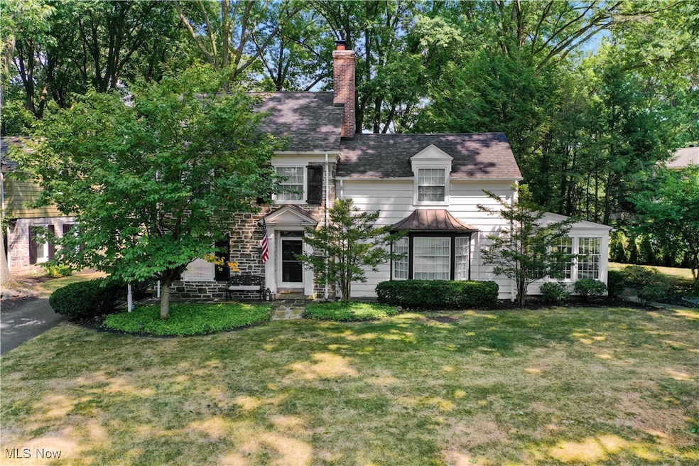 View of front of house with the front yard