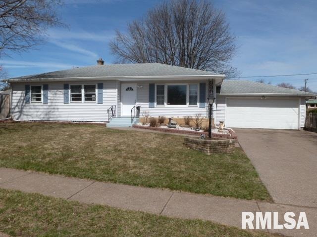 1806 W 38th Place, Davenport, IA 52806 - photo 1